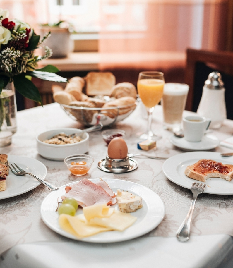 Frühstück für Gäste beim Städtetrip im Hotel Amberger