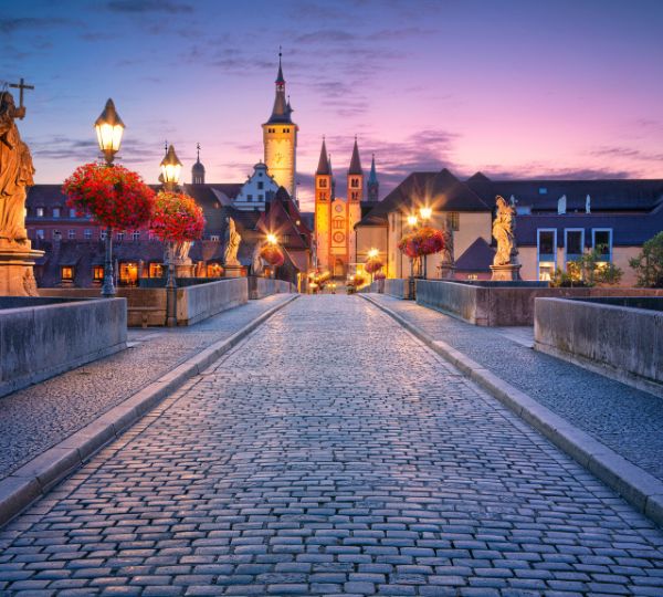 Alte Mainbrücke und Festung Marienberg beim Städtetrip nach Würzburg